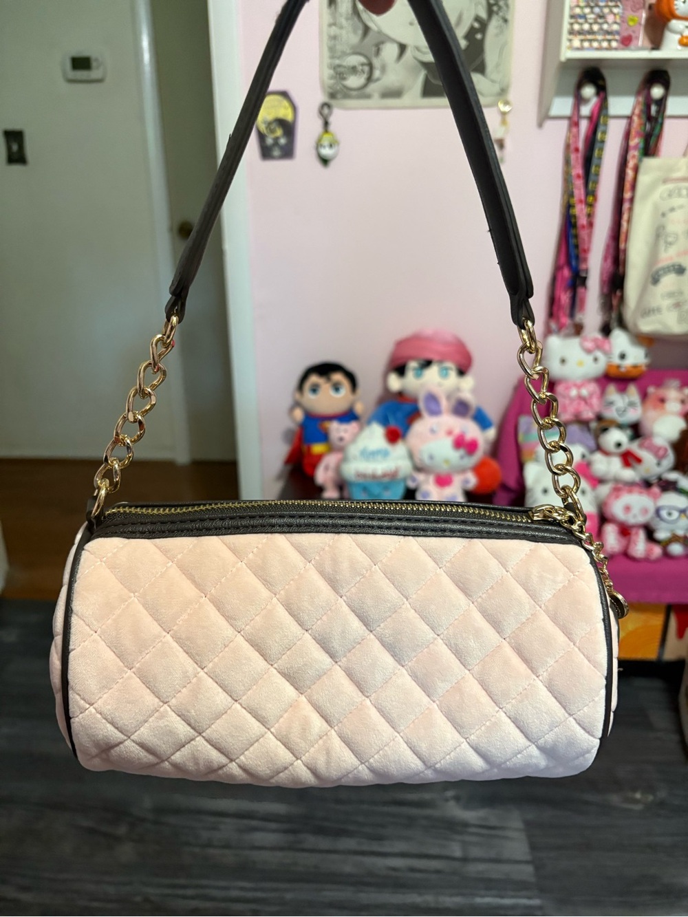Juicy Couture Light Pink Quilted Shoulder Bag with Gold Accent - Picture 2 of 6
